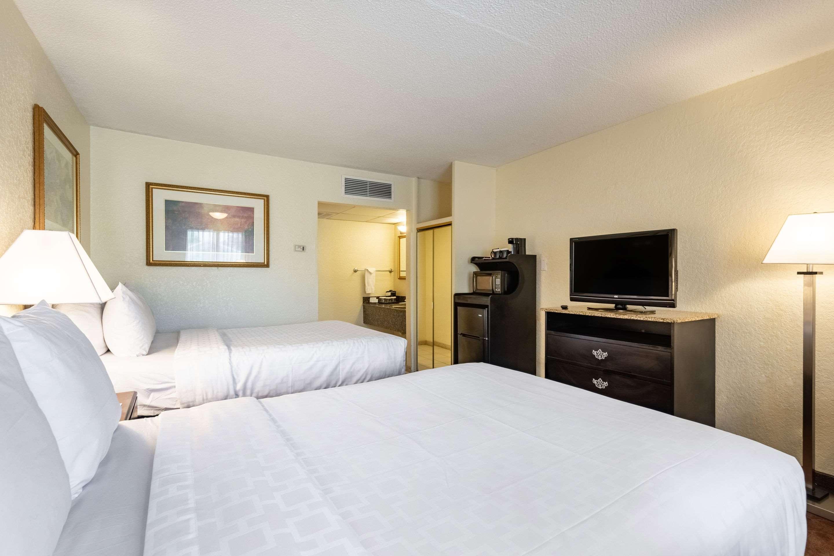Clarion Inn & Suites Central Clearwater Beach Eksteriør bilde