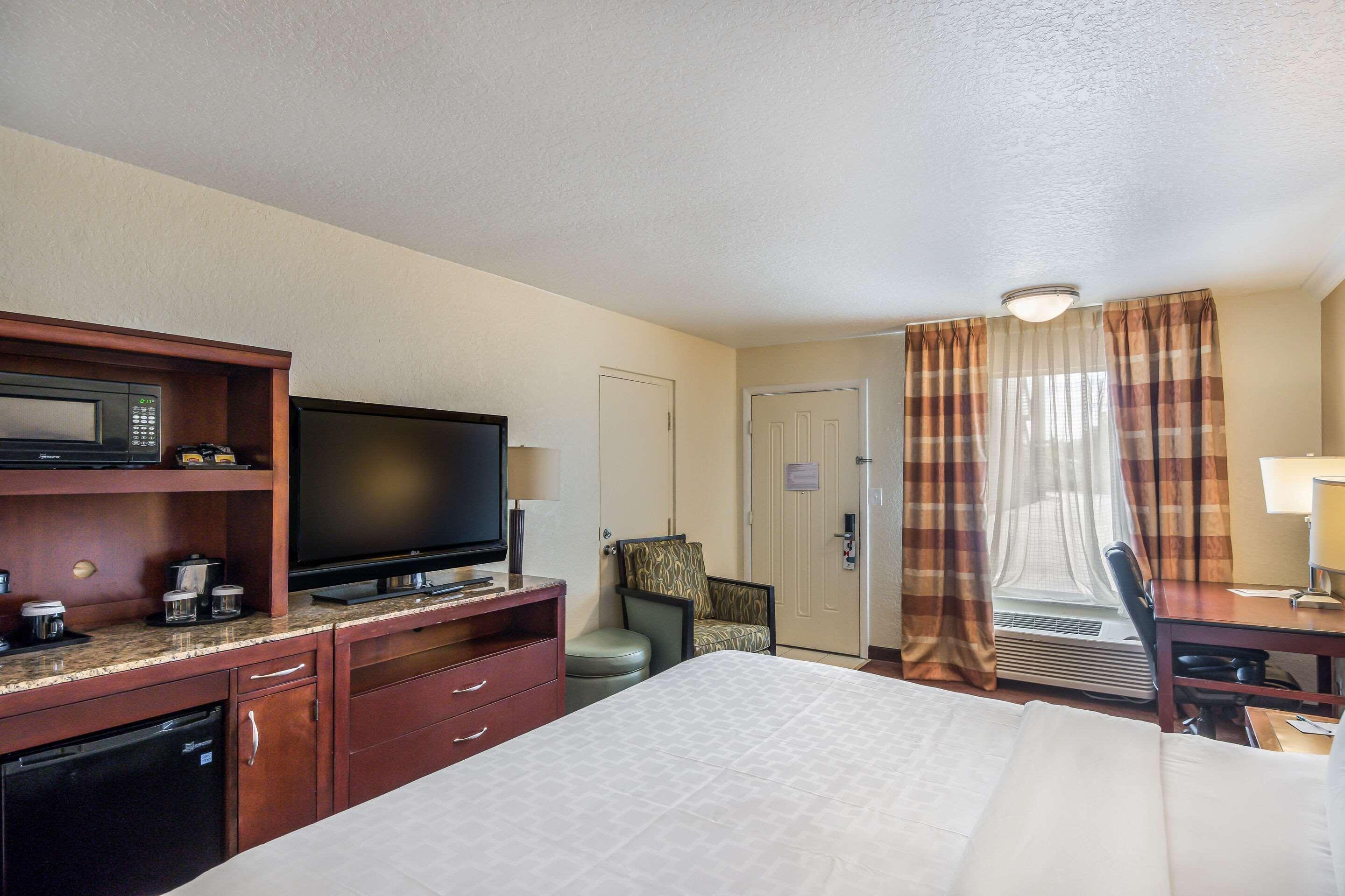 Clarion Inn & Suites Central Clearwater Beach Eksteriør bilde