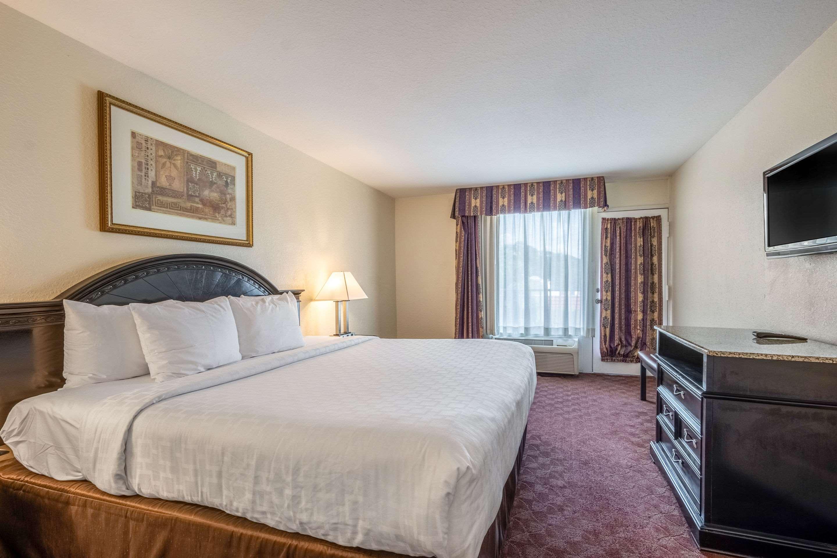 Clarion Inn & Suites Central Clearwater Beach Eksteriør bilde