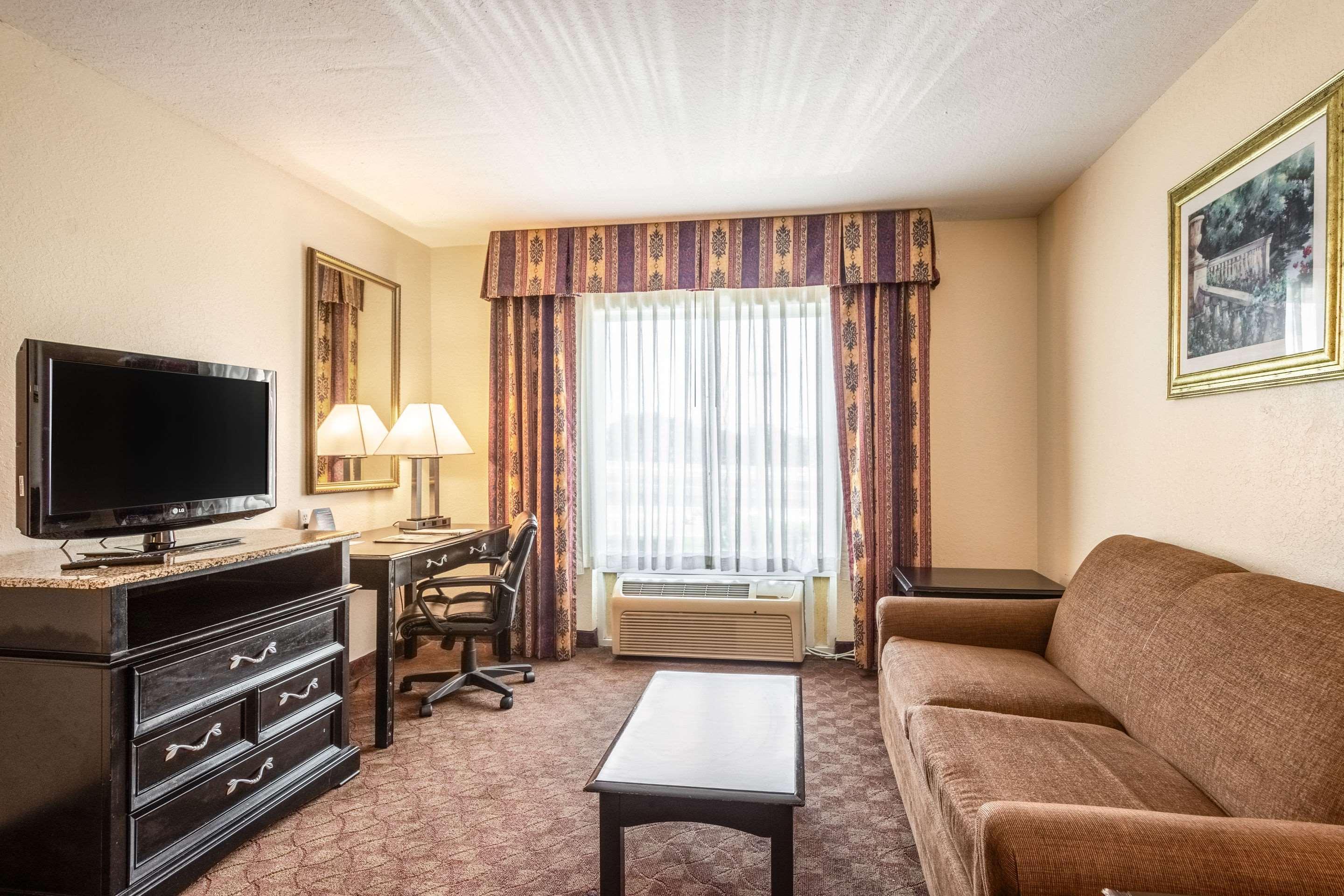 Clarion Inn & Suites Central Clearwater Beach Eksteriør bilde