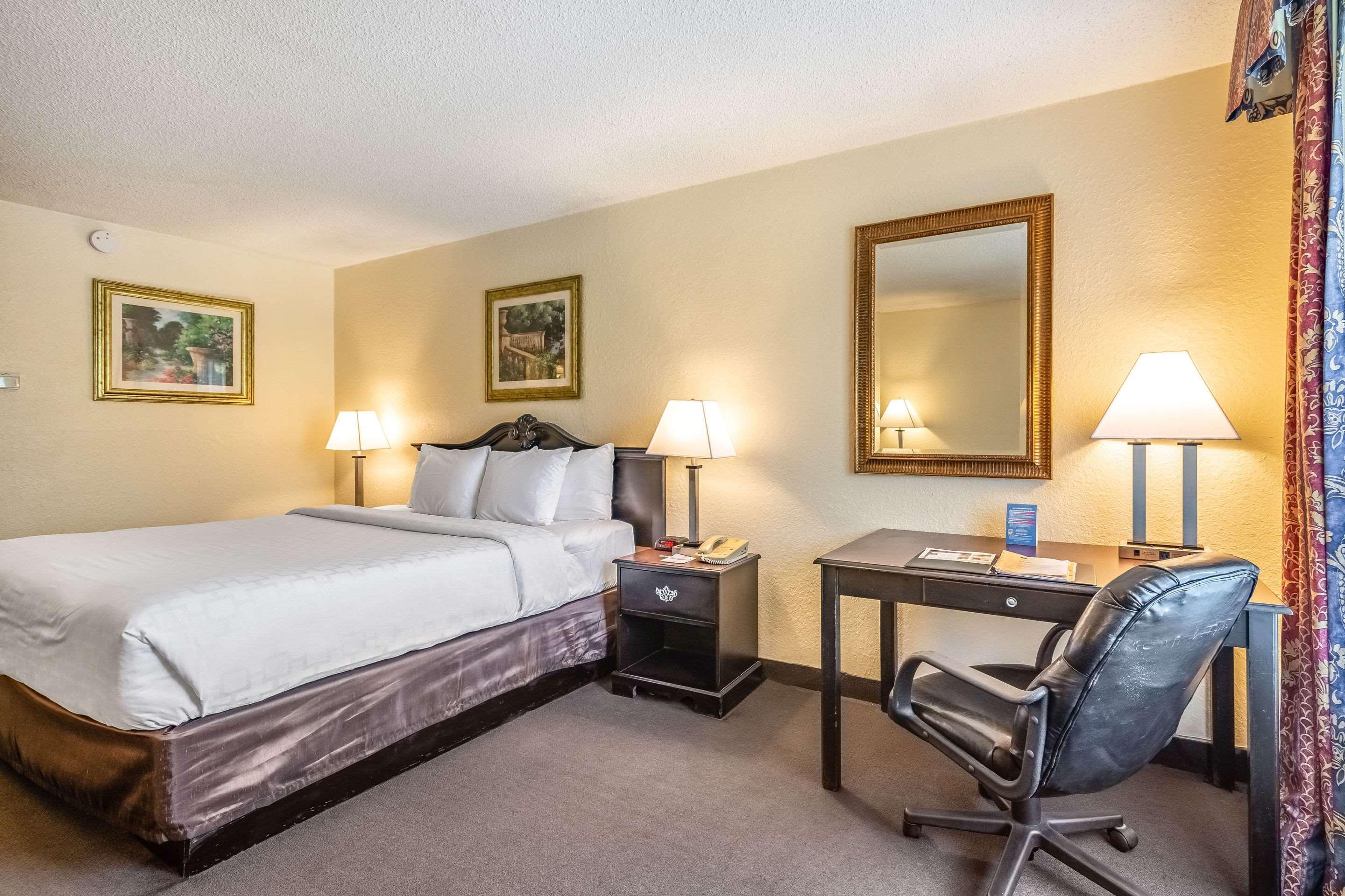 Clarion Inn & Suites Central Clearwater Beach Eksteriør bilde