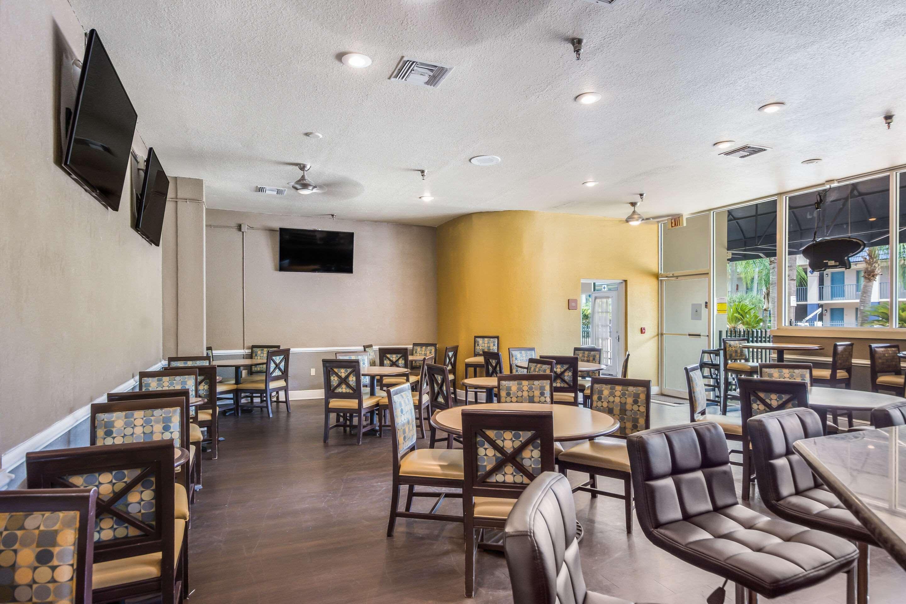 Clarion Inn & Suites Central Clearwater Beach Eksteriør bilde