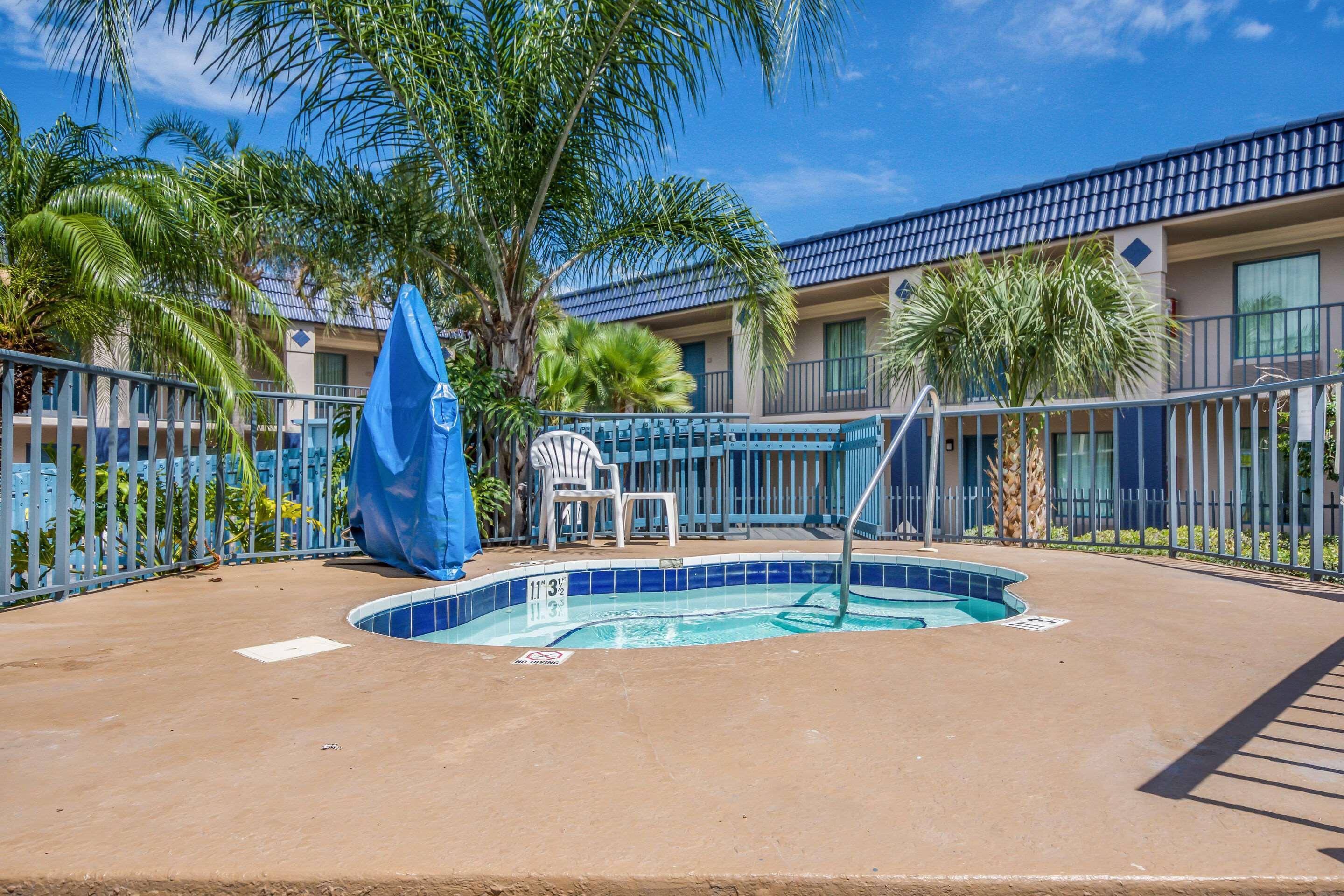Clarion Inn & Suites Central Clearwater Beach Eksteriør bilde