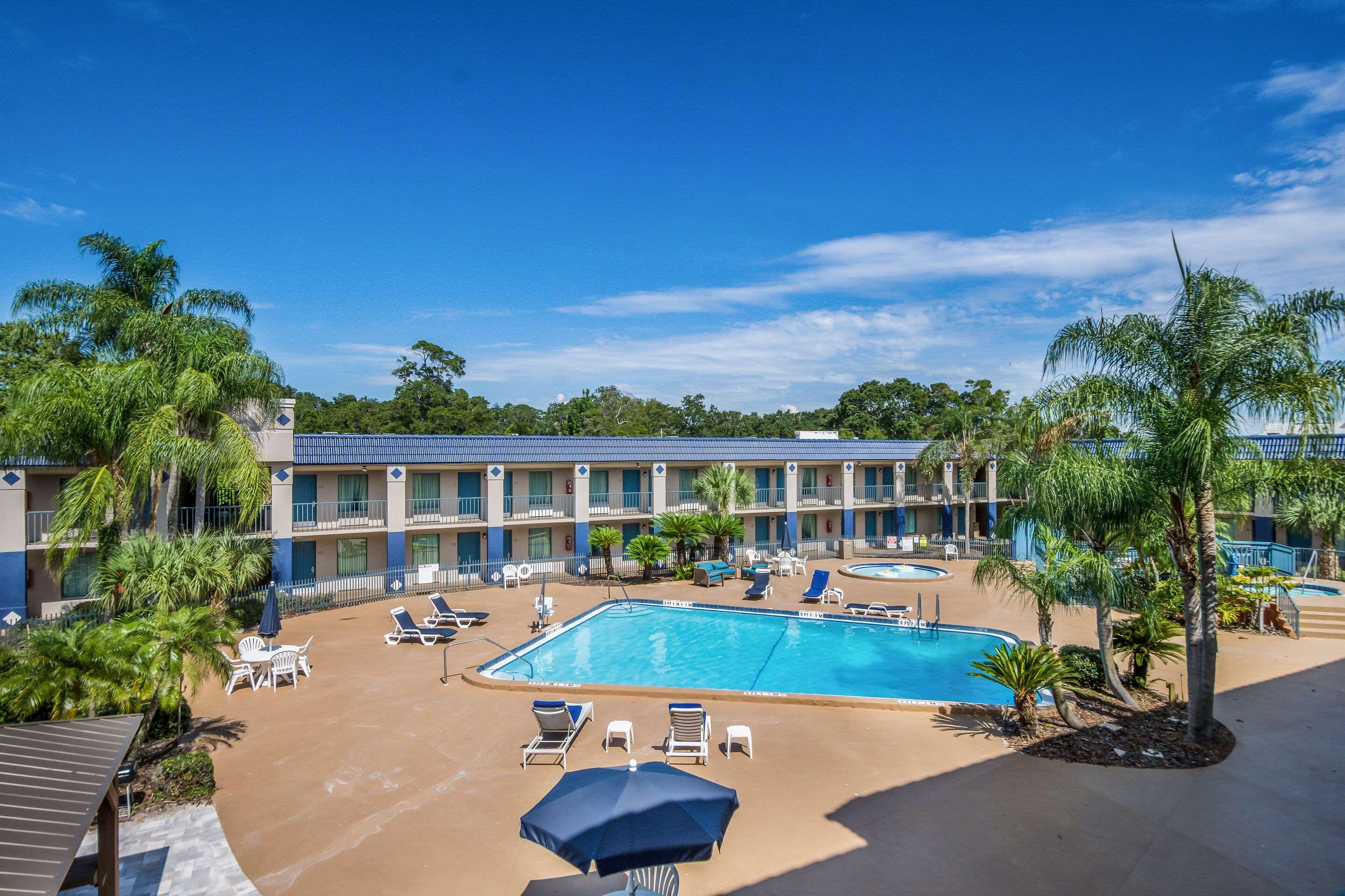 Clarion Inn & Suites Central Clearwater Beach Eksteriør bilde