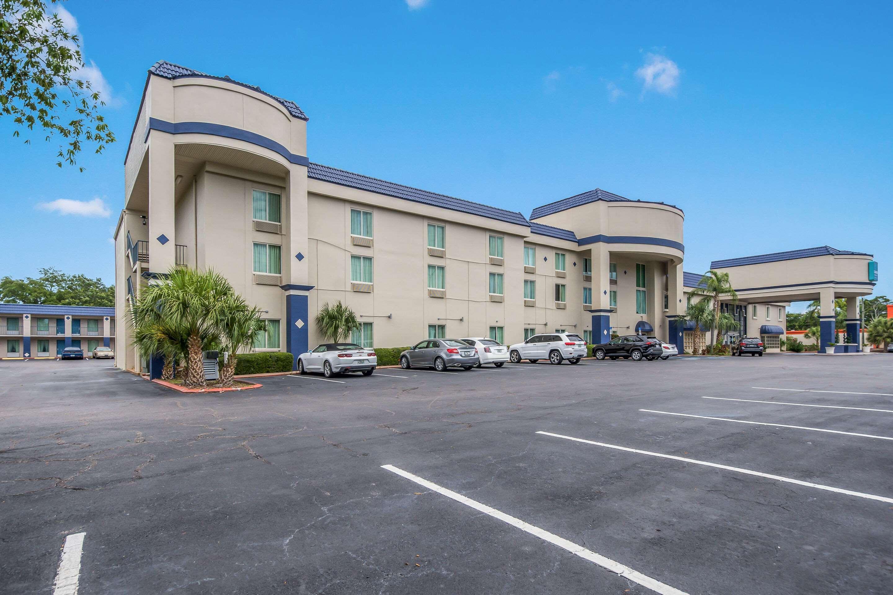 Clarion Inn & Suites Central Clearwater Beach Eksteriør bilde