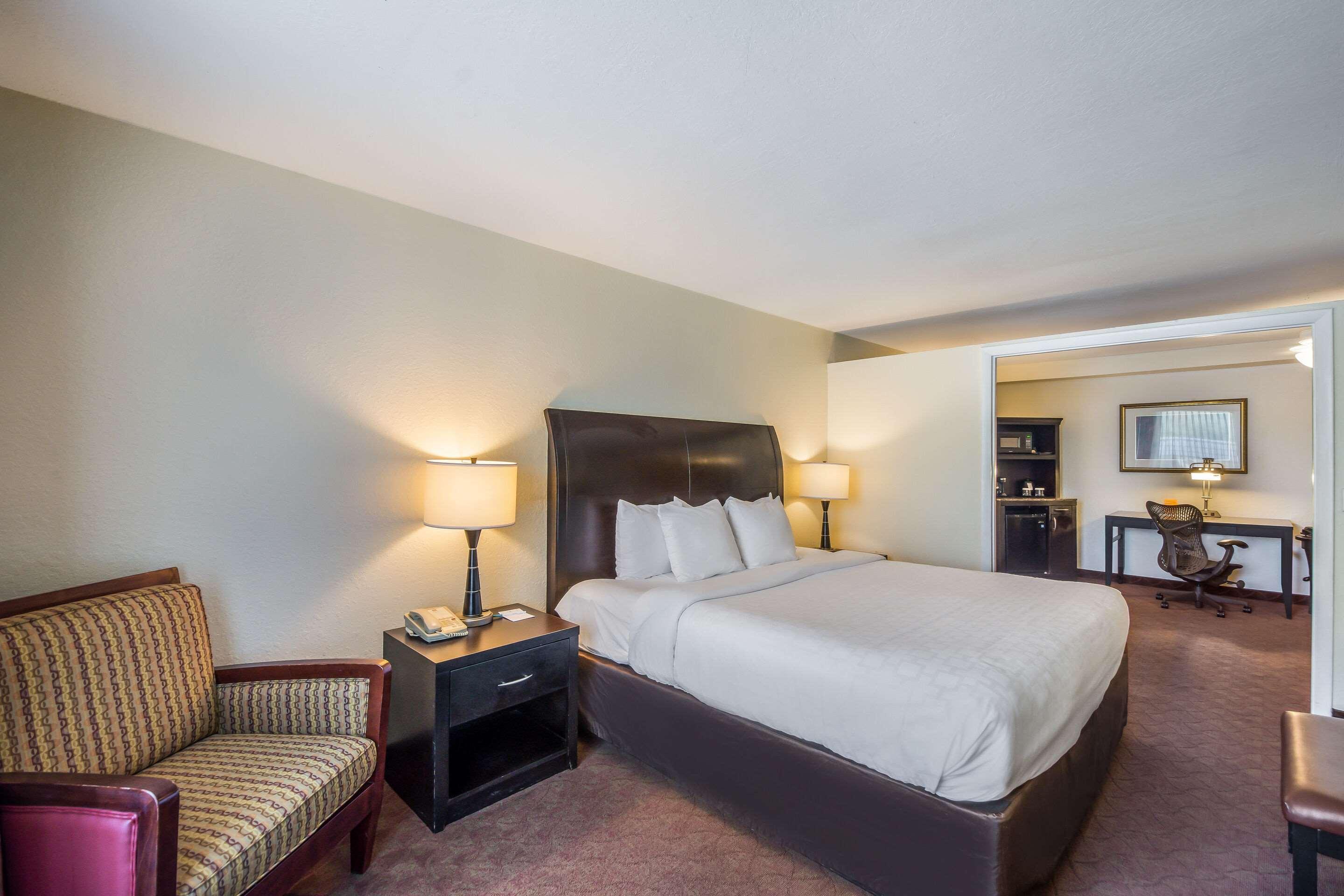 Clarion Inn & Suites Central Clearwater Beach Eksteriør bilde